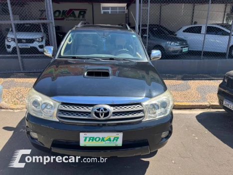 Toyota Hilux SW4 SRV D4-D 4x4 3.0 TDI Dies. Aut 4 portas