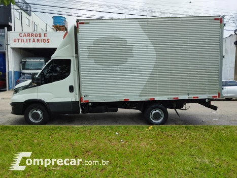 IVECO Daily 35.150 + Baú 2 portas