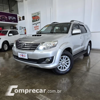 Toyota HILUX SW4 3.0 SRV 4X4 7 LUGARES 16V TURBO DIESEL 4P AUT 4 portas