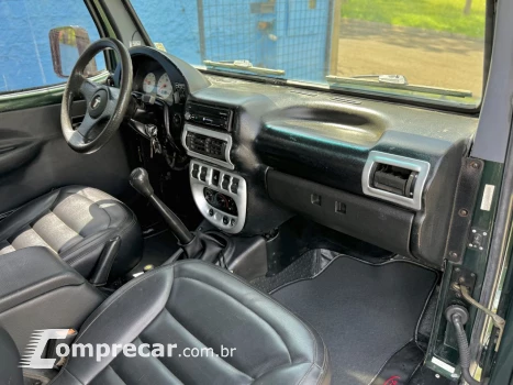 T-4 4x4 2.8 TB Int. Cap. Rígida Diesel