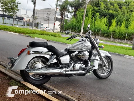Shadow 750