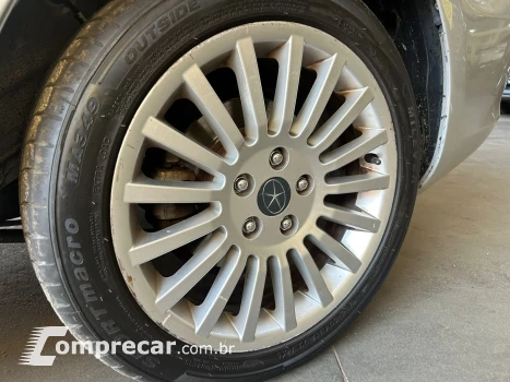 J5 Sedan 1.5 16V 4p Mec.