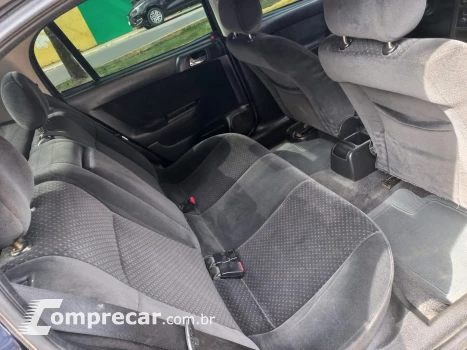 ASTRA 2.0 MPFI Advantage Sedan 8V