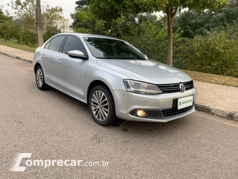 Volkswagen JETTA 2.0 TSI Highline 4 portas