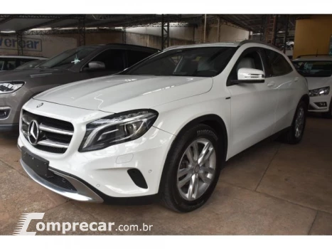 Mercedes-Benz GLA 200 - 1.6 CGI ADVANCE 16V TURBO 4P AUTOMÁTICO 4 portas