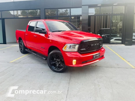 RAM CLASSIC 5.7 V8 Laramie Night Edition CD 4X4 4 portas