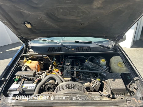 Grand Cherokee 4.0 Laredo 4X4 6I 12V Gasolina 4P Automático