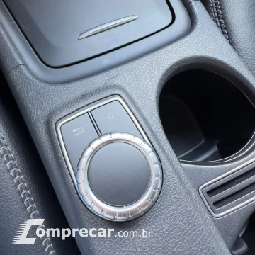 Mercedes-Benz GLA 200 1.6 CGI Vision Black Edition 16V Turbo 4 portas